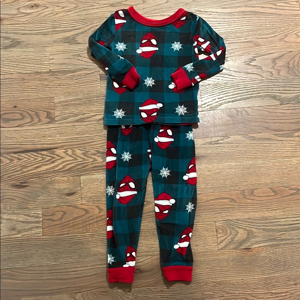 Spider Man Christmas PJs size 4T EUC
